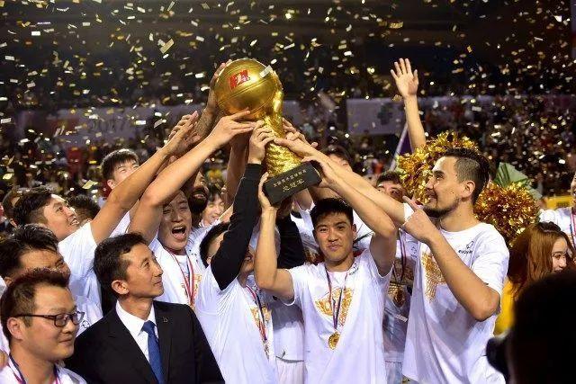 看完马刺104-105尼克斯，不得不承认的4大事实，文班亚马空砍29分